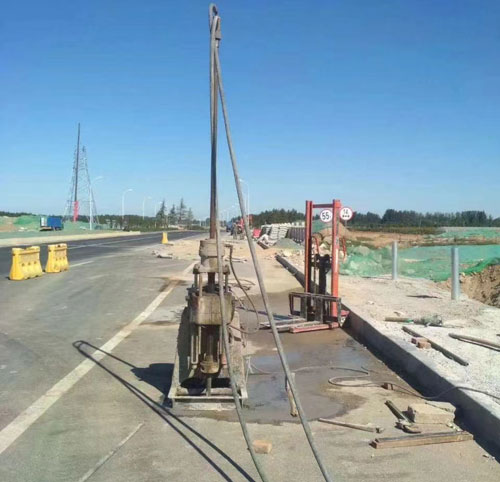 绥滨公路高聚物注浆加固